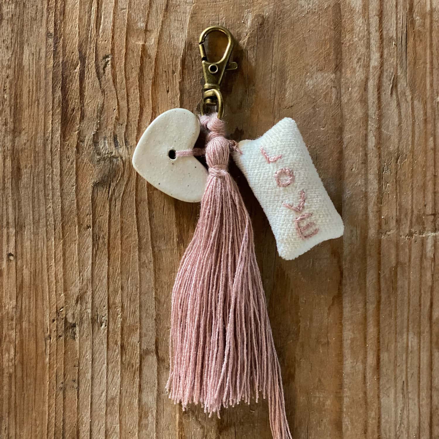 amulet-keychain-love-s007-dusty-pink-02.jpg