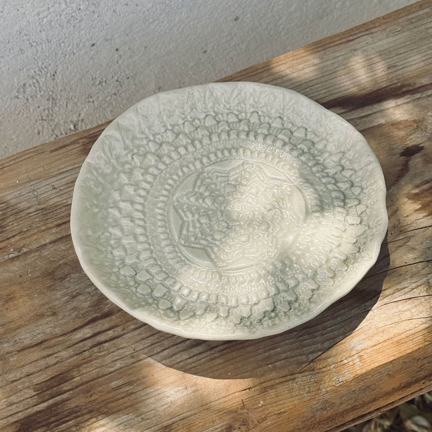 ceramic-crochet-plate-s019-silver-grey-02.jpg